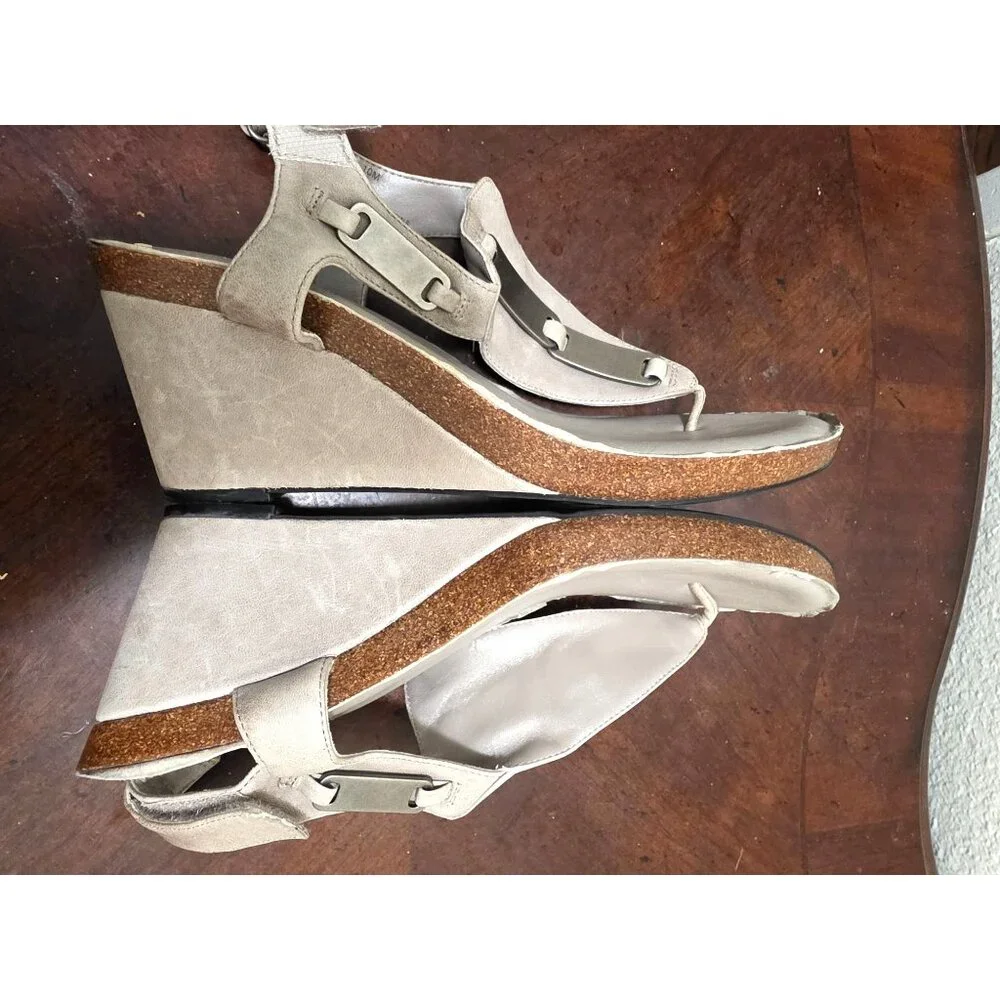 Naturalizer Women's Silver Suede Wedge Sandals Ankle Strap & Metal Accents‎